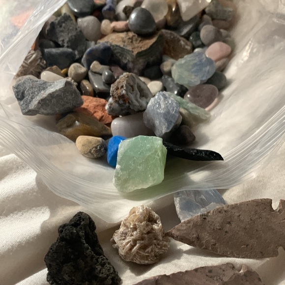 A whole bag of about 60 rocks. - Picture 2 of 15